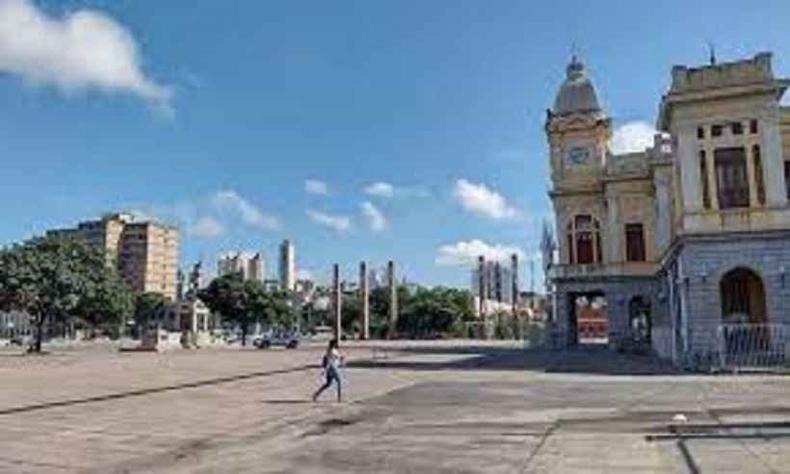 A baixa unidade do ar é a principal consequência do forte calor em Belo Horizonte(foto: Edésio Ferreira/EM/DA Press) A baixa unidade do ar é a principal consequência do forte calor em Belo Horizonte