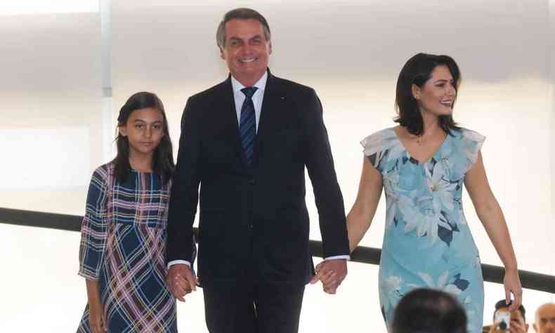 Bolsonaro com a filha Laura e a mulher Michele