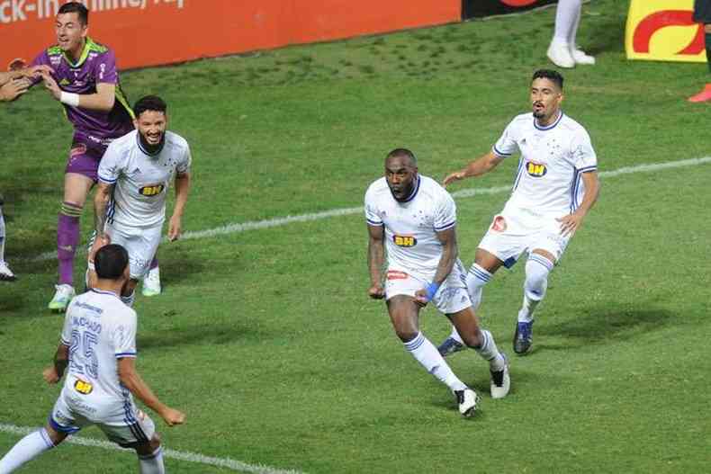 Manoel vibrou muito com o gol marcado no clssico contra o Amrica(foto: Alexandre Guzanshe/EM/D.A Press)