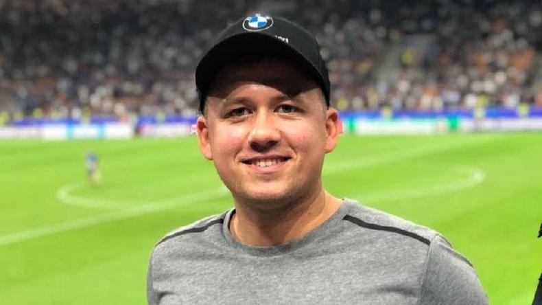 Oleg em estdio de futebol