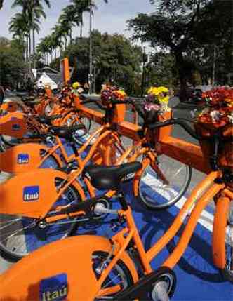Ponto de aluguel de bicicleta na Praa da Liberdade(foto: Beto Novaes / EM / D.A Press)