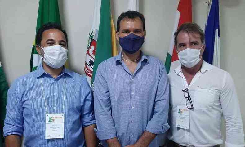 Marco Antnio Lage (vice), Fernando Rolla (presidente) e Dcio Geraldo dos Santos (secretrio) foram eleitos nessa tera (22)(foto: Dirio de Baro/Reproduo)