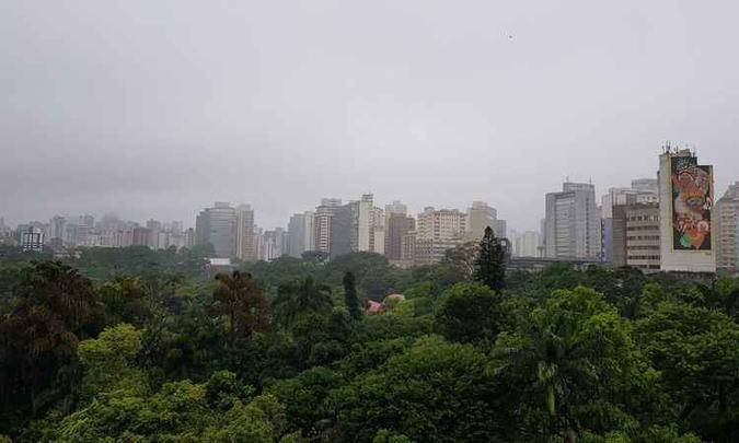 Parque Municipal, no Centro de BH, na manhã desta quarta-feira (foto: Fred Bottrel: EM/ D.A Press) Parque Municipal, no Centro de BH, na manhã desta quarta-feira (foto: Fred Bottrel: EM/ D.A Press)