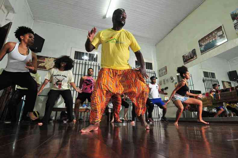 O bailarino Evandro Passos d aulas de dana afro, com turmas no Aruanda, Arena da Cultura e no programa Cicalt Plug Minas(foto: Marcos Vieira/EM/D.A Press)