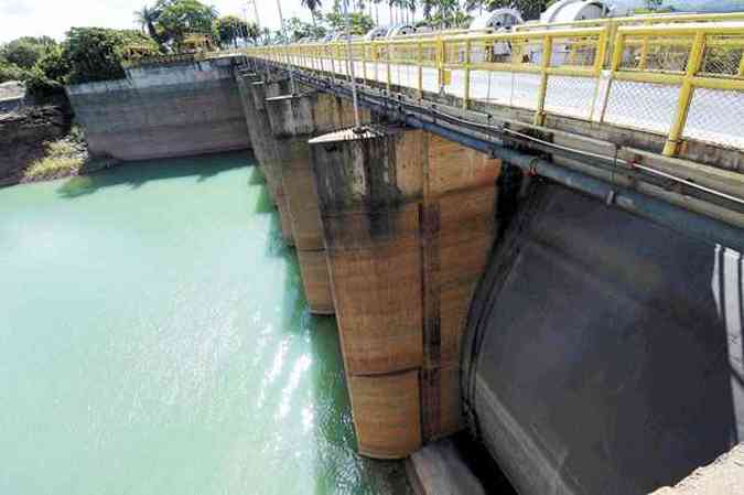 Em Trs Marias, o nvel da represa est em 27,56% de sua capacidade, volume considerado crtico para fevereiro (foto: Gladyston Rodrigues/EM/D.A Press)