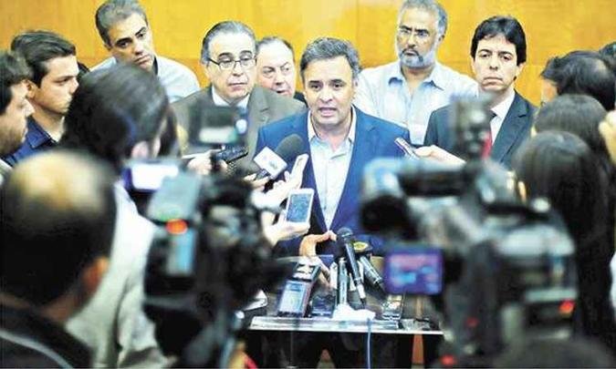 Aécio se reuniu ontem em BH com o governador Alberto Pinto Coelho, com o presidente da Assembleia, Dinis Pinheiro, e deputados (foto: George Gianni/PSDB) Aécio se reuniu ontem em BH com o governador Alberto Pinto Coelho, com o presidente da Assembleia, Dinis Pinheiro, e deputados (foto: George Gianni/PSDB)