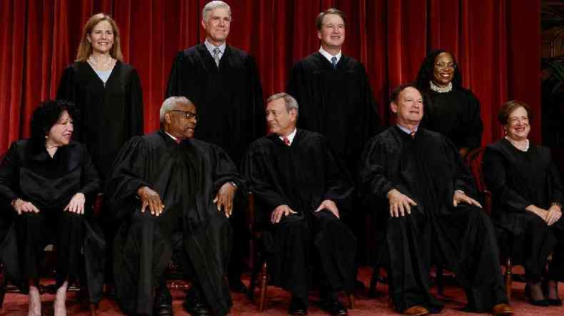 Juzes da Suprema Corte dos EUA posando para foto