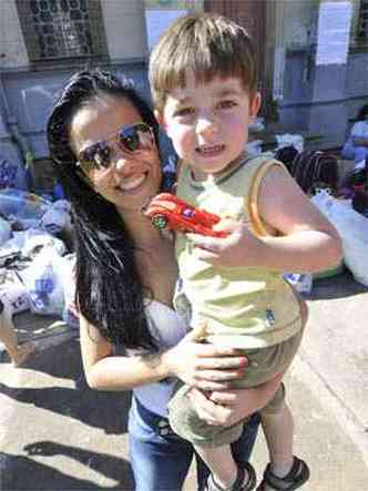 Sara levou o sobrinho Bernardo para brincar com as crianças(foto: Juarez Rodrigues/EM/DA Press)