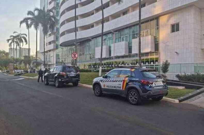 Policiais militares e civis estiveram no hotel para diligncias