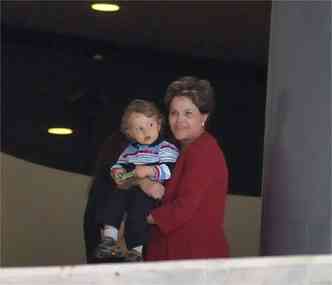 Dilma fez um passeio com o neto Gabriel no Planalto(foto: Jos Cruz/ABr)