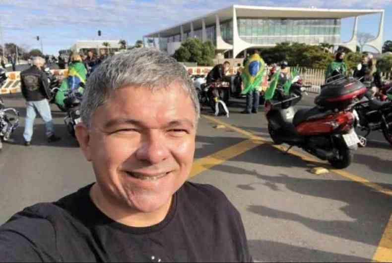 O blogueiro Wellington Macedo de Souza est foragido h oito meses