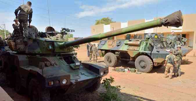 Militares franceses em operao no Mali(foto: ERIC FEFERBERG / AFP)