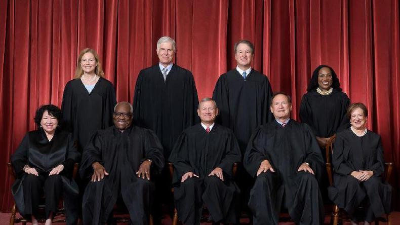 Na atual composição da Suprema Corte, seis dos nove juízes pertencem à chamada ala conservadora, indicados por presidentes do Partido Republicano(foto: Fred Schilling, Collection of the Supreme Court of the United States) juízes da suprema corte dos EUA