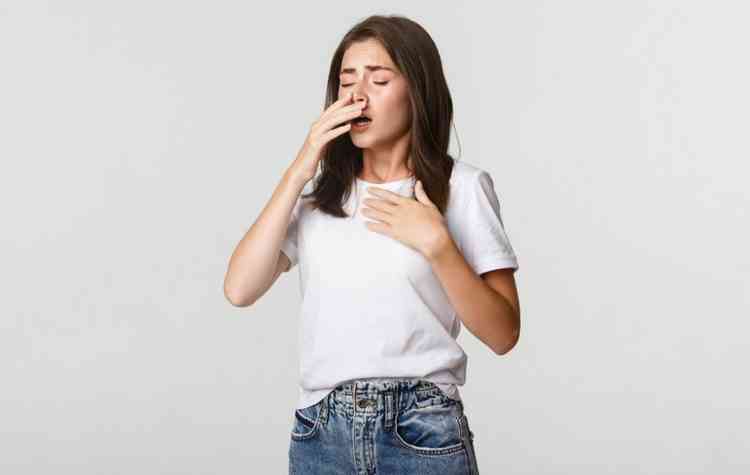 O principal papel do espirro  eliminar secrees e agentes agressores do corpo