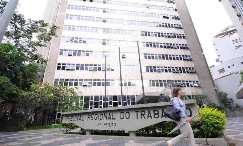 Fachada do TRT-MG 3 Regiao (Tribunal Regional do Trabalho) no bairro Funcionarios.