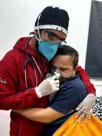 Enfermeiro disse que chorou com a morte do paciente(foto: Mirene Borges Da Silva/Reproduo Redes Sociais)