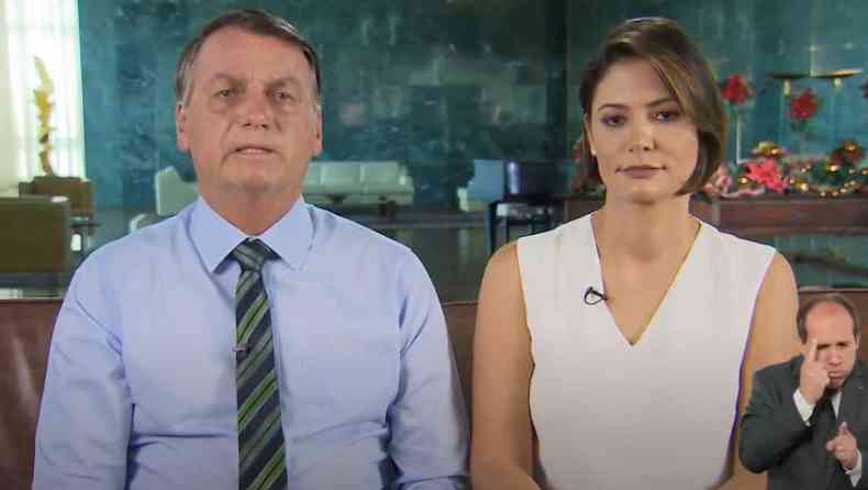Presidente Jair Bolsonaro inovou e fez seu pronunciamento ao lado da primeira-dama Michelle(foto: Reproduo)