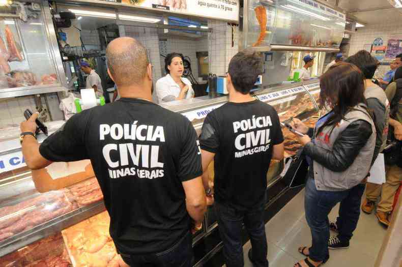Na Grande BH, cerca de 50 policiais civis trabalham hoje nas cidades de Santa Luzia, Ribeiro das Neves, Sabar, Vespasiano, alm da capital(foto: Beto Novaes/EM/D.A Press.)