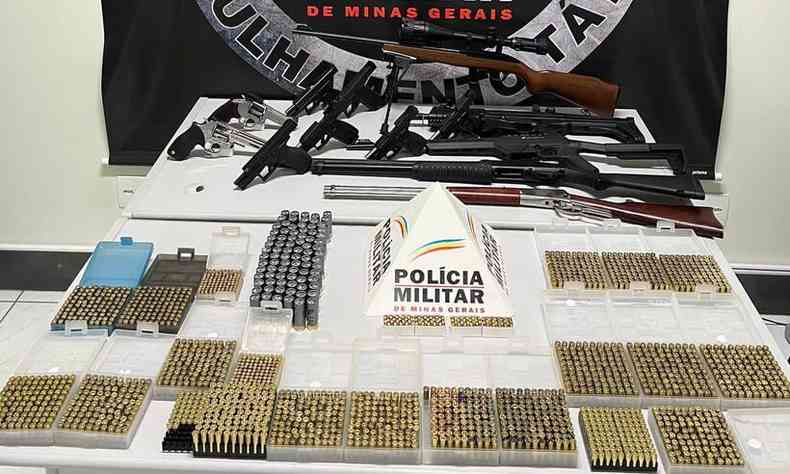 Armas e munies apreendidas pela Polcia Militar em Itana