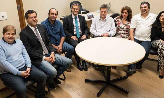 Alexandre Kalil com dirigentes do PV em reunião que acertou apoio à sua candidatura(foto: Divulgação) Alexandre Kalil com dirigentes do PV em reunião que acertou apoio à sua candidatura(foto: Divulgação)