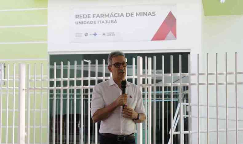 Governador tambm inaugurou uma unidade do Farmcia de Minas em Itajub(foto: Reproduo Marcelo Barbosa / Agncia Minas )