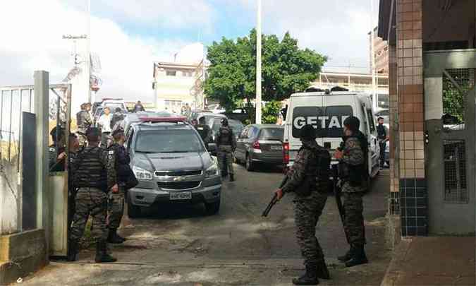 N quarta-feira, mais de 250 policiais participaram de operao no Ceresp Gameleira(foto: Paulo Filgueiras/EM/DA Press)
