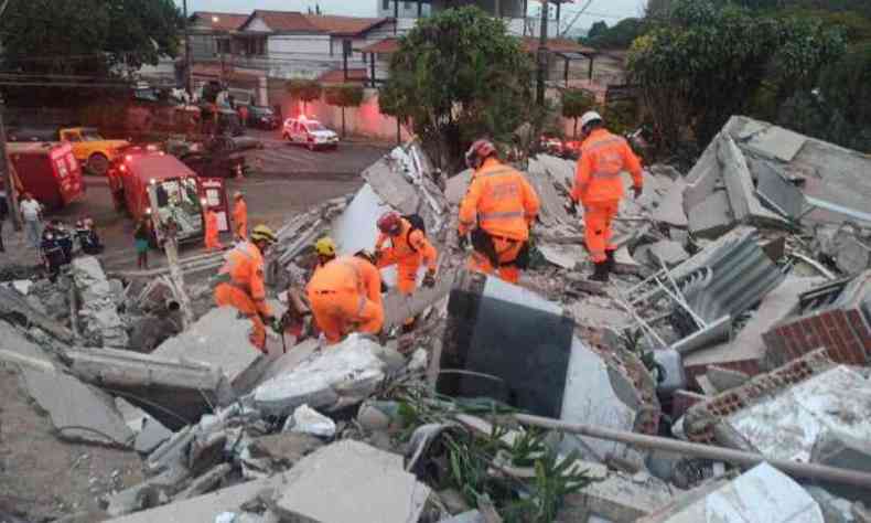 prdio caiu no bairro planalto