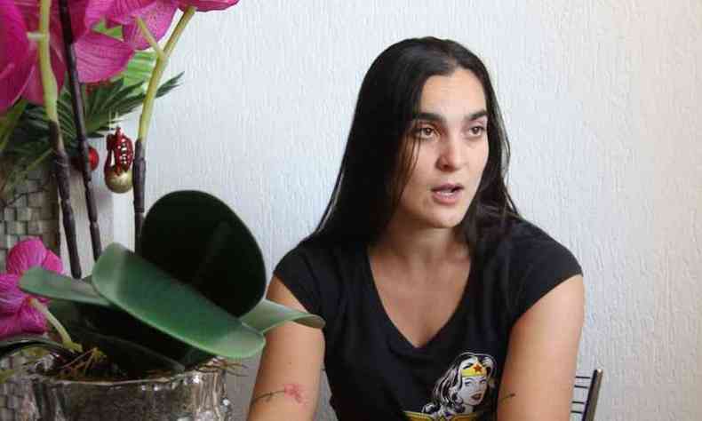 Camila Massardi Demartini, de 29 anos,  filha e esposa de duas vtimas (foto: Jair Amaral/Em/D.A Press)