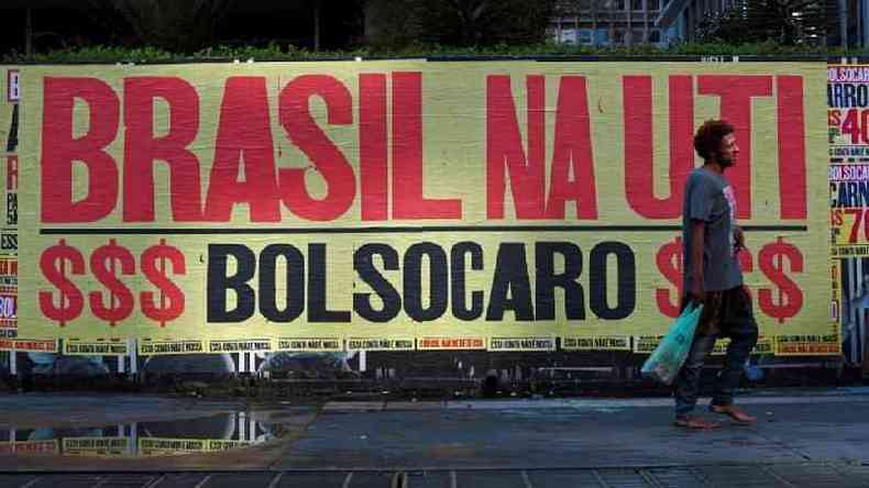 Protesto de grupo annimo espalhou cartazes contra a inflao em So Paulo(foto: Reuters)