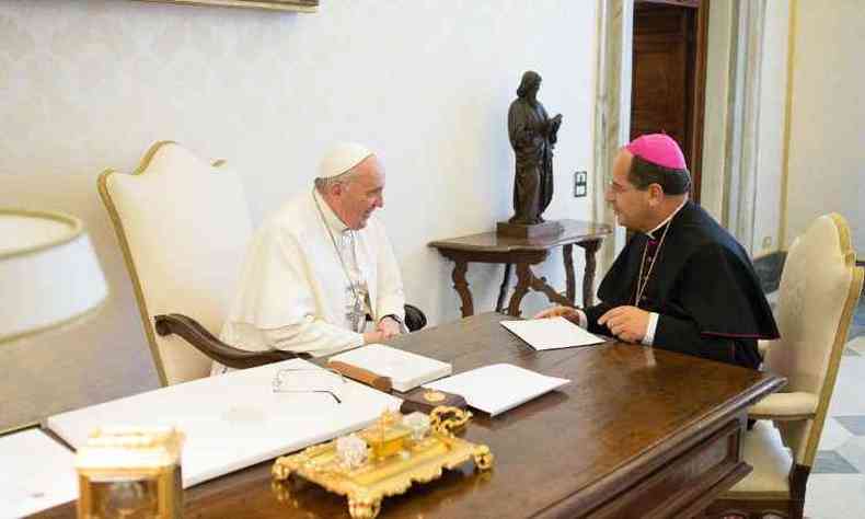 Encontro entre o papa Francisco e dom Walmor Oliveira de Azevedo em Roma(foto: Servizio Fotografico de L.O.R/Diivulgao )