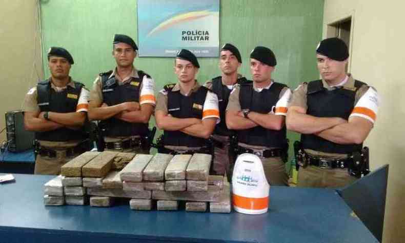 Uma das prises aconteceu na rodoviria de BH onde uma mulher foi presa com 22 quilos de maconha(foto: Polcia Militar/Divulgao)