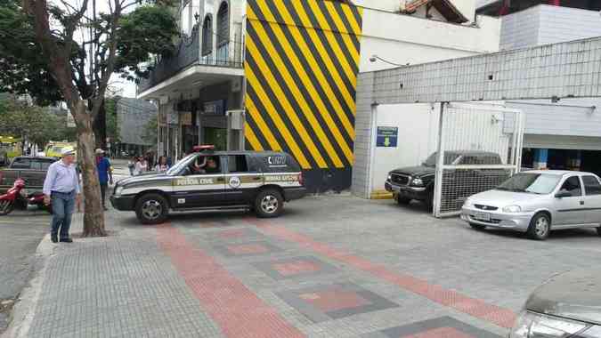 Veculos estavam dentro de estacionamento na Avenida do ContornoGladyston Rodrigues/EM/D.A.Press