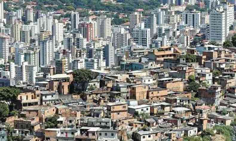 Arrecadao fiscal em relao  renda refora abismo social existente no Brasil e visvel nas construes das grandes cidades(foto: Beto Magalhes/EM/D.A Press)