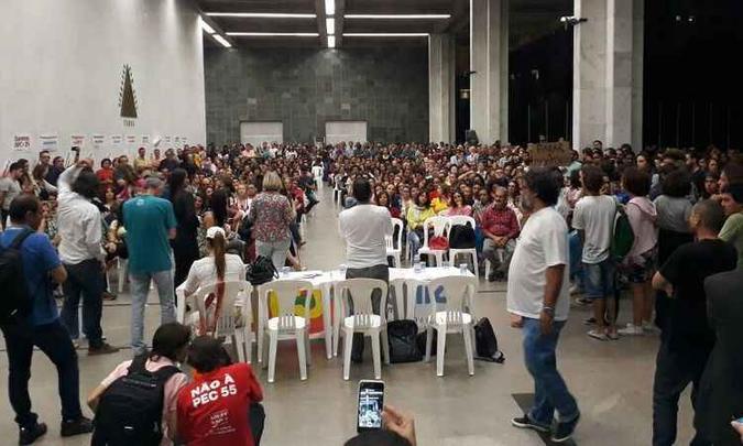 Assembleia dos educadores reuniu mais de dois mil participantes(foto: Sinpro Minas/ Divulgação) Assembleia dos educadores reuniu mais de dois mil participantes(foto: Sinpro Minas/ Divulgação)