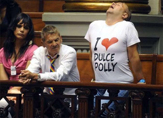 Membros da comunidade gay compareceram ao senado francês(foto: AFP PHOTO/Miguel ROJO ) Membros da comunidade gay compareceram ao senado francês(foto: AFP PHOTO/Miguel ROJO )