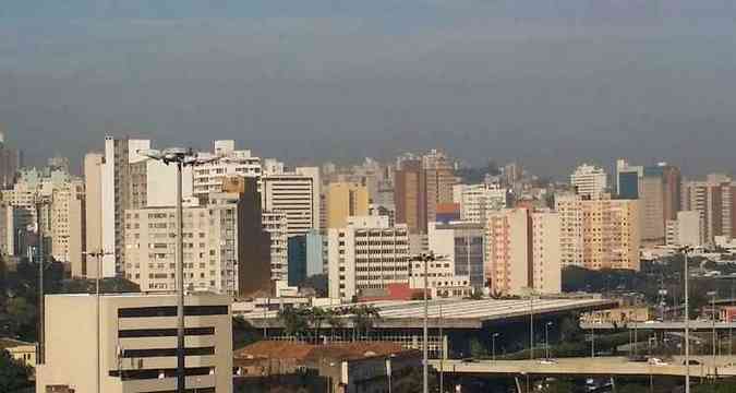 Belo Horizonte amanhece com cu parcialmente nublado(foto: Paulo Filgueiras/EM)