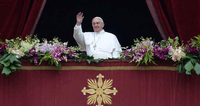 Papa abençoa fiéis neste domingo de Páscoa e pede fim de perseguições religiosas (foto: AFP PHOTO / FILIPPO MONTEFORTE ) Papa abençoa fiéis neste domingo de Páscoa e pede fim de perseguições religiosas (foto: AFP PHOTO / FILIPPO MONTEFORTE )