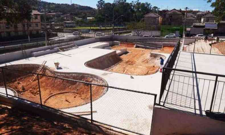 Pista de skate est em construo na Praa da Juventude, em Santa Luzia(foto: Prefeitura de Santa Luzia/Divulgao)