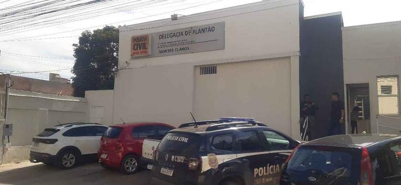 foto mostra delegacia de plantao