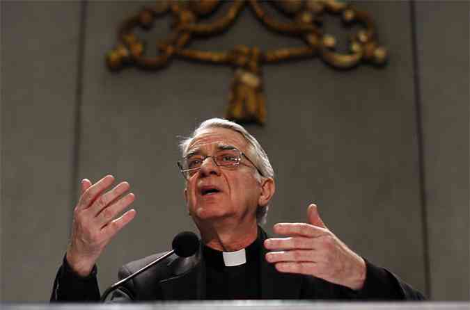 Federico Lombardi reiterou que conclave no tem data para comear e terminas(foto: REUTERS/Alessandro Bianchi )