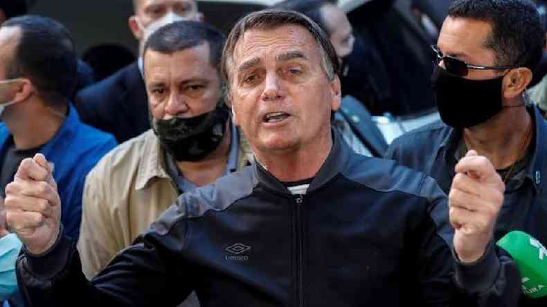 Bolsonaro elogiou a droga proxalutamida ao deixar hospital em SP