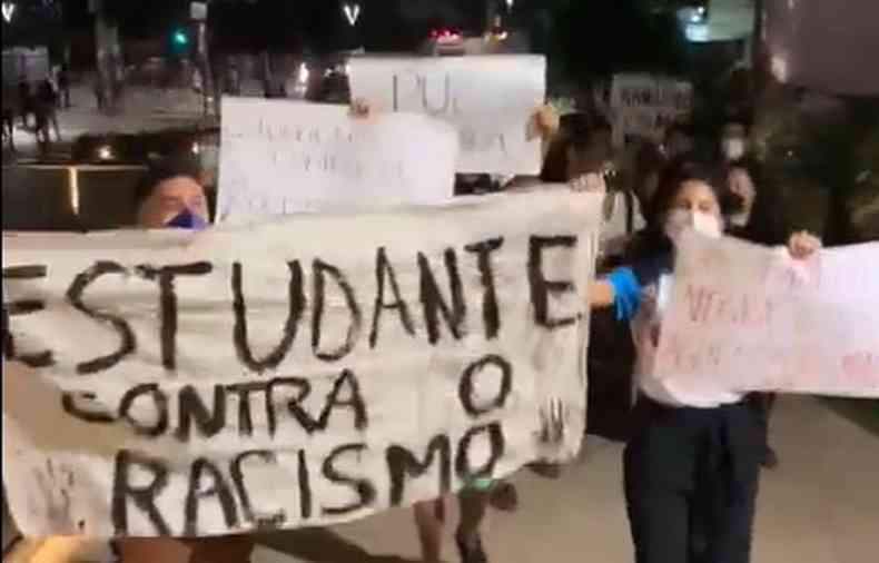 Protesto dos alunos na PUC Minas