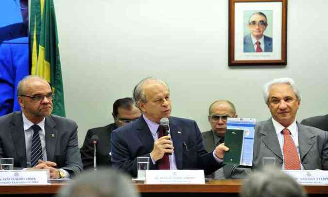 Durante audincia na Cmara, o ministro lamentou a falta de recursos e os atrasos nos repasses para instituies que participam do Pronatec (foto: Gabriela Korossy / Cmara dos Deputados)