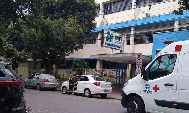O Hospital Municipal de Governador Valadares segue com sua triste rotina diria, registrando novos casos de COVID-19 e com a UTI lotada(foto: Tim Filho/Especial para o EM)