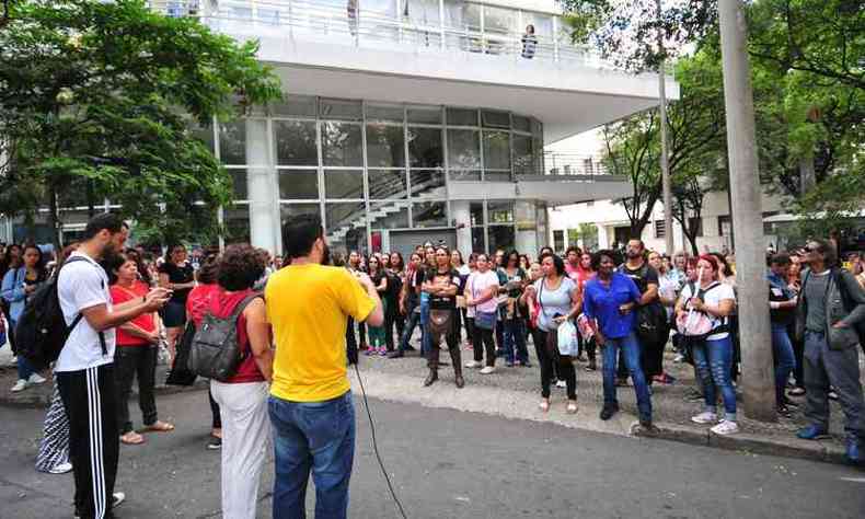 Categoria est em greve desde o dia 23 de abril e quer nova rodada de negociaes com a Prefeitura de BH (foto: Gladyston Rodrigues/EM/ D.A Press)