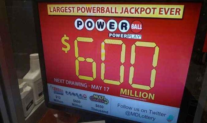 O maior pr�mio de todos os tempos, de 656 milh�es de d�lares, foi levado em mar�o de 2012 e foi dividido entre tr�s bilhetes. Neste fim de semana, a bolada foi para um �nico sortudo(foto: MANDEL NGAN / AFP)