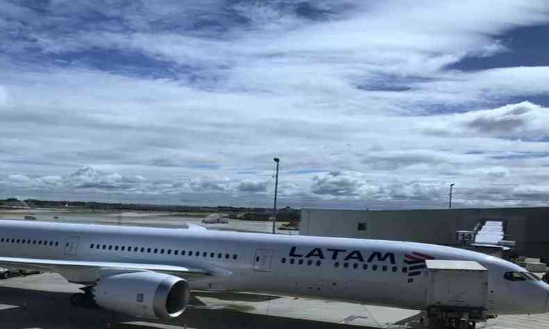 A Latam est abrindo vagas para brasileiro no voo para o Brasil, saindo de Johanesburgo, no dia 31/03(foto: Daniel SLIM / AFP )