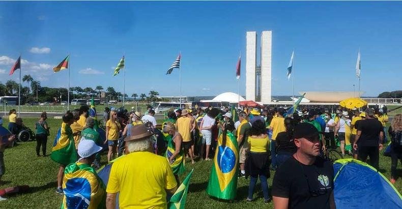 Esplanada dos Minist�rios: � frente de outras na��es, Brasil criou sentido hist�rico de irm�os igualados pelo sangue verde-e-amarelo.(foto: Carlos Vieira/CB/D.A Press - 3/5/20)