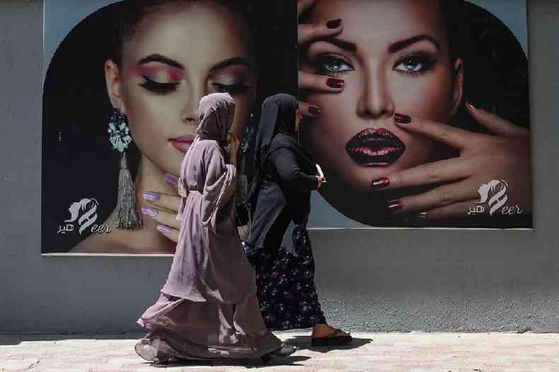 Nas ruas de Cabul, at poucos dias atrs, era possvel ver anncios de mulheres maquiadas
