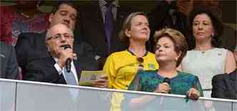 Joseph Blatter com a presidente Dilma na cerimnia de abertura da Copa das Confederaes no ltimo dia 15(foto: YASUYOSHI CHIBA / AFP )